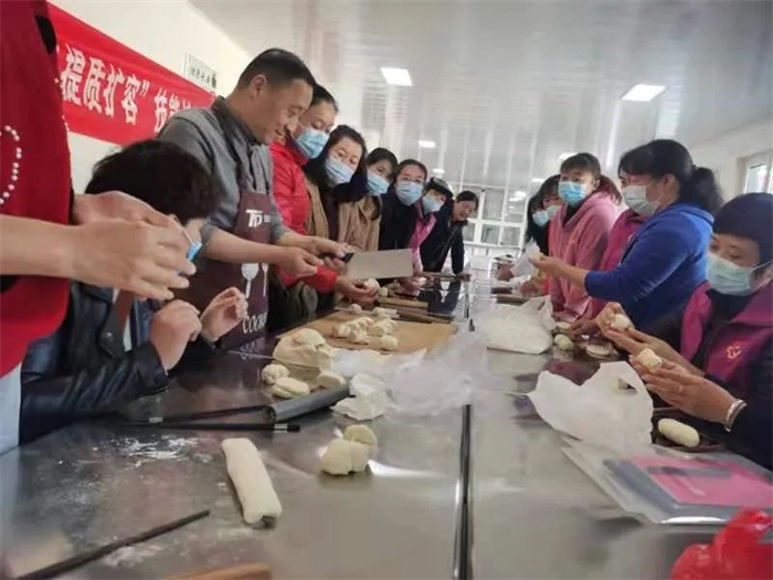 营养膳食 助力健康生活 —家政服务提质扩容技能培训走进小河东(图1)